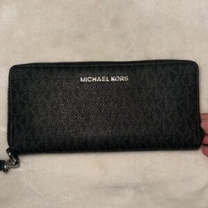 Michael Kors Women's Black Wallet with wristlet